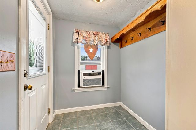 10 Sumner Ave, Middleboro, MA 02346