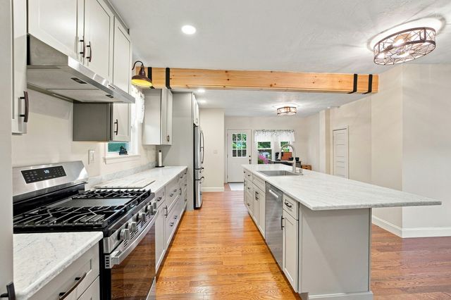 10 Sumner Ave, Middleboro, MA 02346