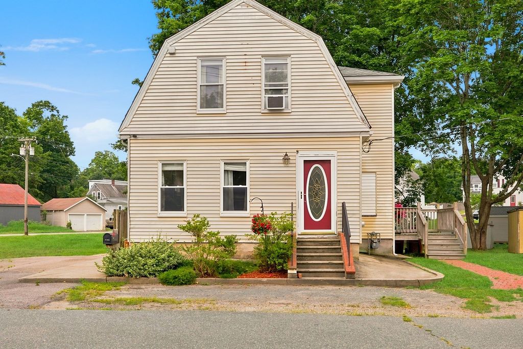 10 Sumner Ave, Middleboro, MA 02346