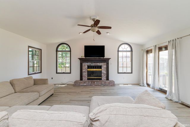 2209 W Woodmont Drive, Muncie, IN 47304
