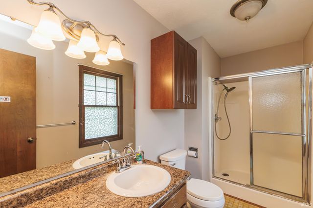 2209 W Woodmont Drive, Muncie, IN 47304