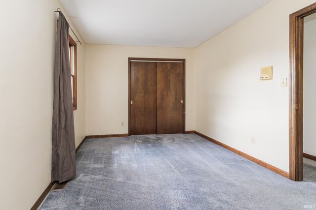 2209 W Woodmont Drive, Muncie, IN 47304