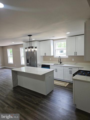 194 BLACKWOOD AVE, Franklinville, NJ 08322