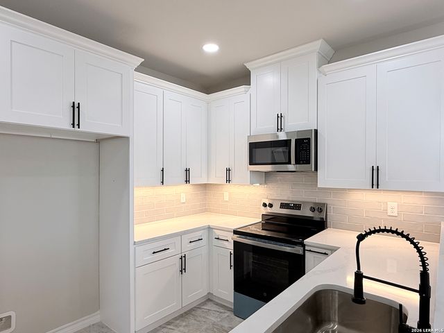 116 CAMINO VERDE CT, La Vernia, TX 78121