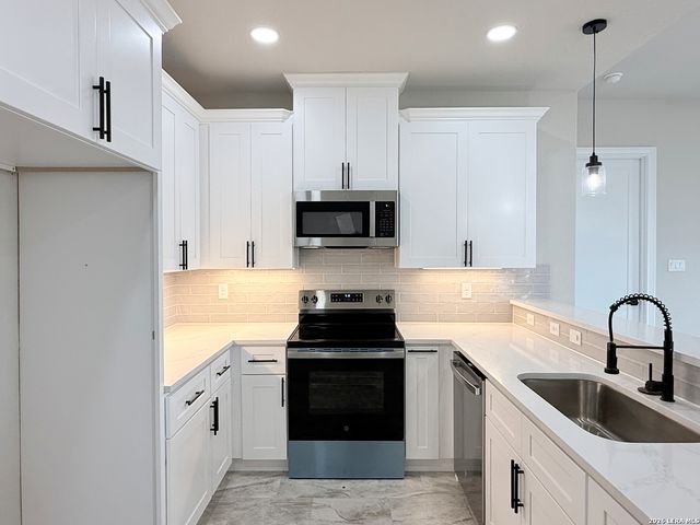 116 CAMINO VERDE CT, La Vernia, TX 78121