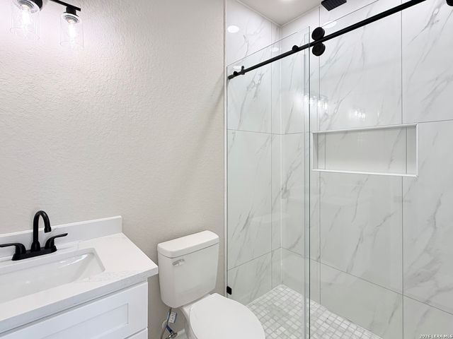 116 CAMINO VERDE CT, La Vernia, TX 78121