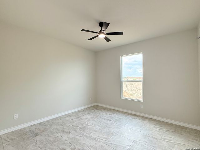 116 CAMINO VERDE CT, La Vernia, TX 78121