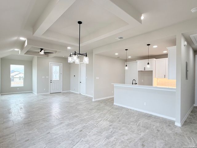 116 CAMINO VERDE CT, La Vernia, TX 78121