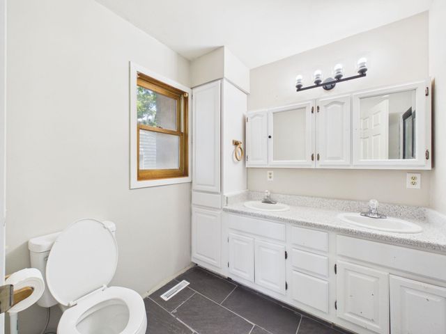 628 E Main St, Mulvane, KS 67110