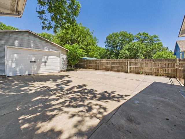 628 E Main St, Mulvane, KS 67110