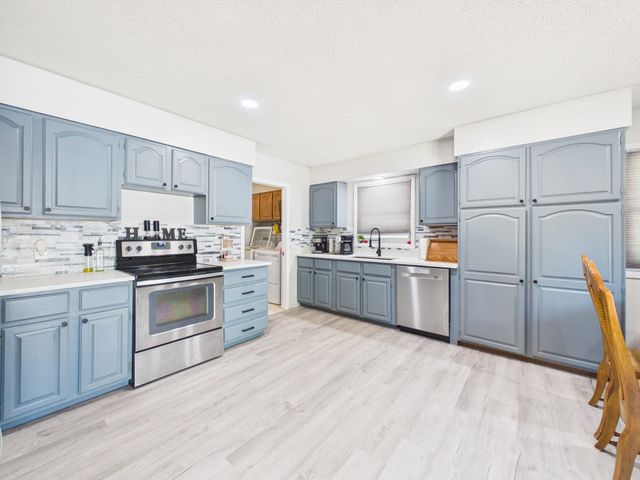 628 E Main St, Mulvane, KS 67110