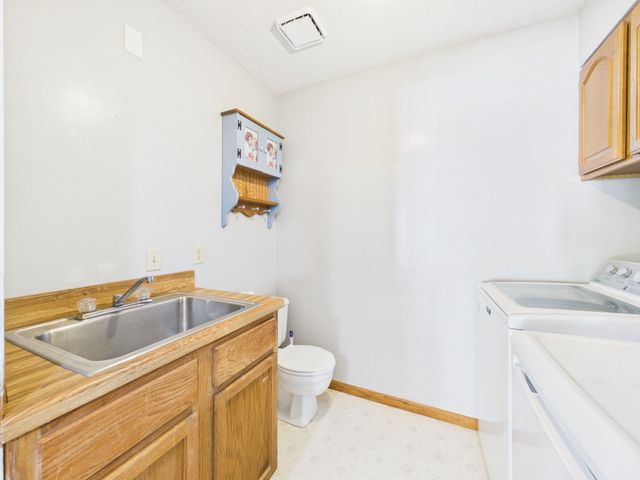 628 E Main St, Mulvane, KS 67110