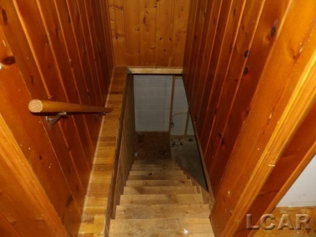 225 Ackerson Lake Drive, Jackson, MI 49201