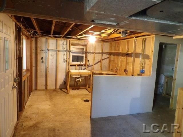 225 Ackerson Lake Drive, Jackson, MI 49201