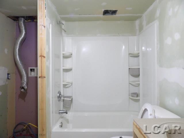 225 Ackerson Lake Drive, Jackson, MI 49201