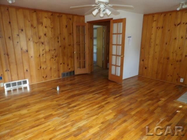 225 Ackerson Lake Drive, Jackson, MI 49201