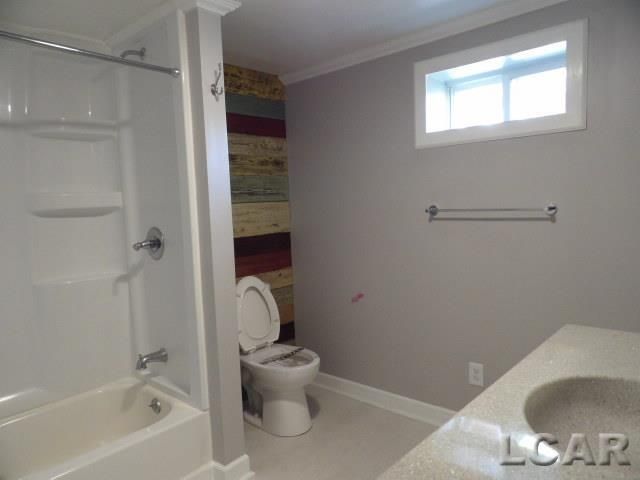 225 Ackerson Lake Drive, Jackson, MI 49201