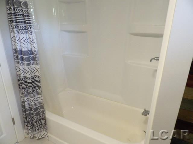 225 Ackerson Lake Drive, Jackson, MI 49201