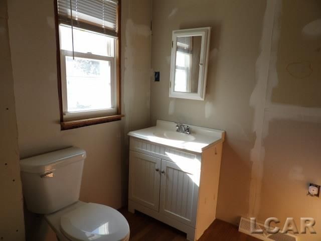 225 Ackerson Lake Drive, Jackson, MI 49201