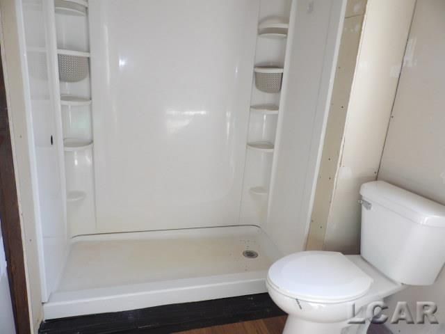 225 Ackerson Lake Drive, Jackson, MI 49201