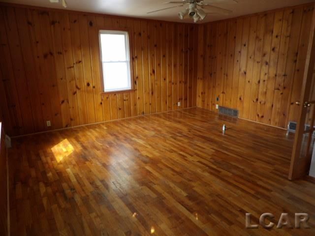 225 Ackerson Lake Drive, Jackson, MI 49201