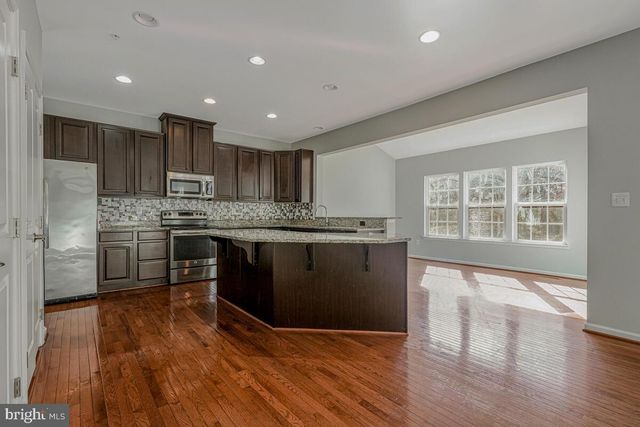 6911 SIMMONS LN, Clinton, MD 20735