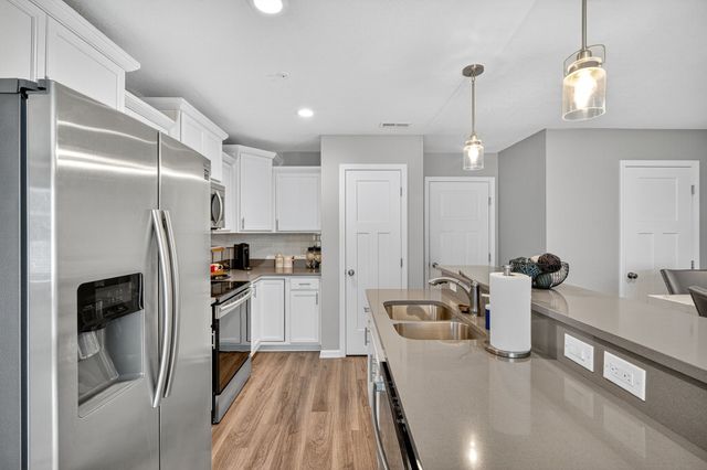 6151 Bristol Lane, Johnston, IA 50131