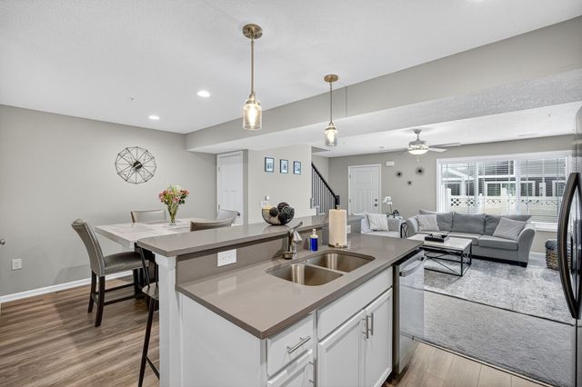 6151 Bristol Lane, Johnston, IA 50131