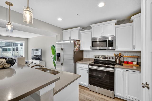 6151 Bristol Lane, Johnston, IA 50131