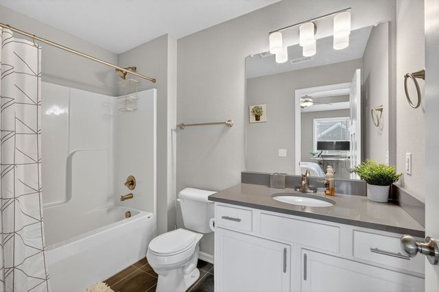 6151 Bristol Lane, Johnston, IA 50131