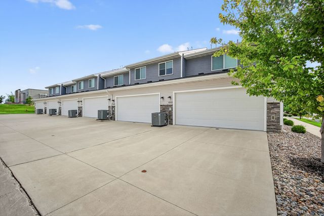 6151 Bristol Lane, Johnston, IA 50131