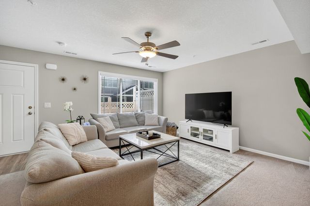 6151 Bristol Lane, Johnston, IA 50131