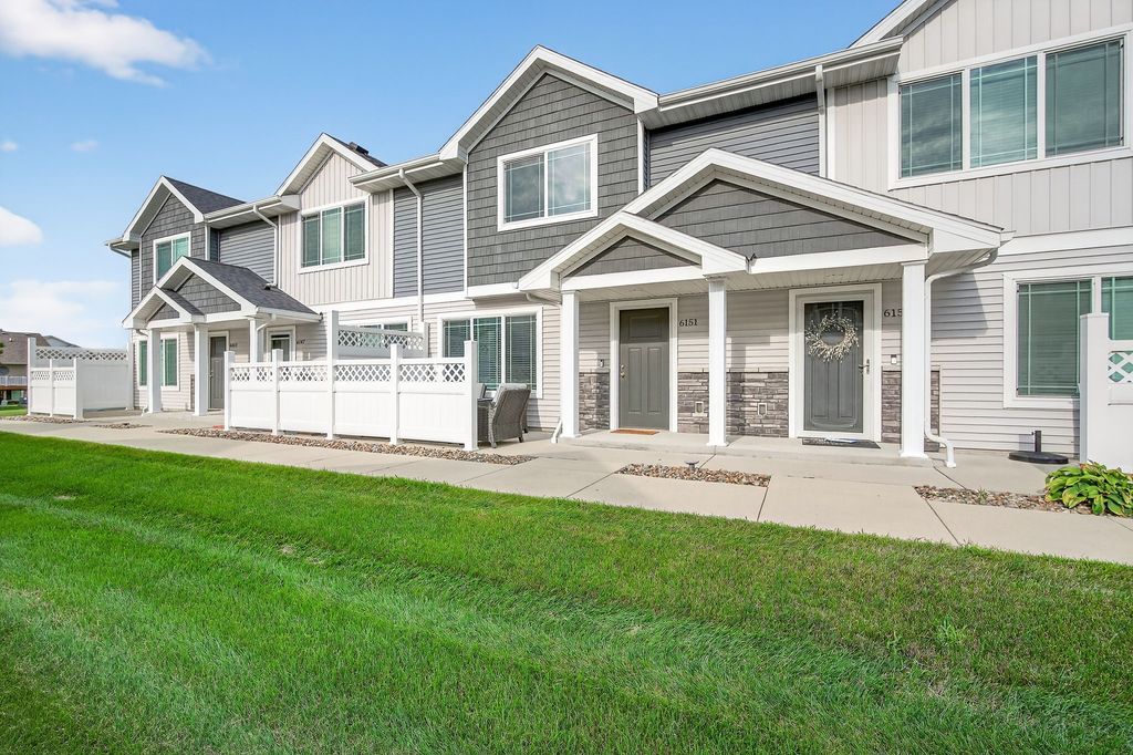 6151 Bristol Lane, Johnston, IA 50131