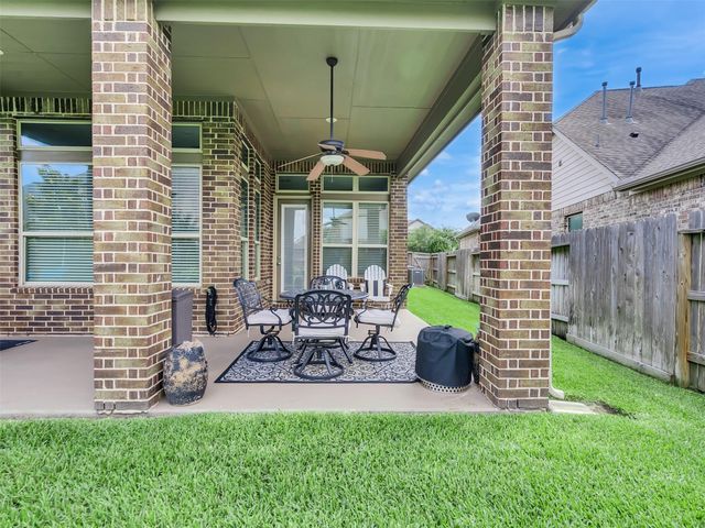 10602 Paula Bluff Lane, Cypress, TX 77433