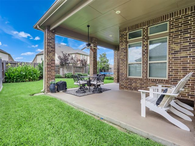 10602 Paula Bluff Lane, Cypress, TX 77433