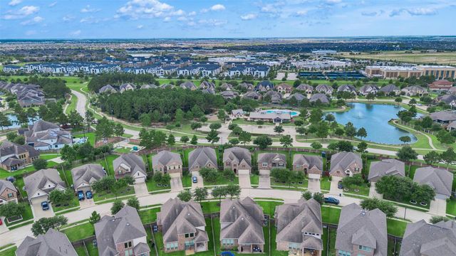 10602 Paula Bluff Lane, Cypress, TX 77433