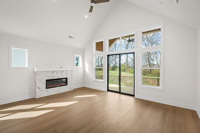 2060 Conductor Ln, Thompsons Station, TN 37179