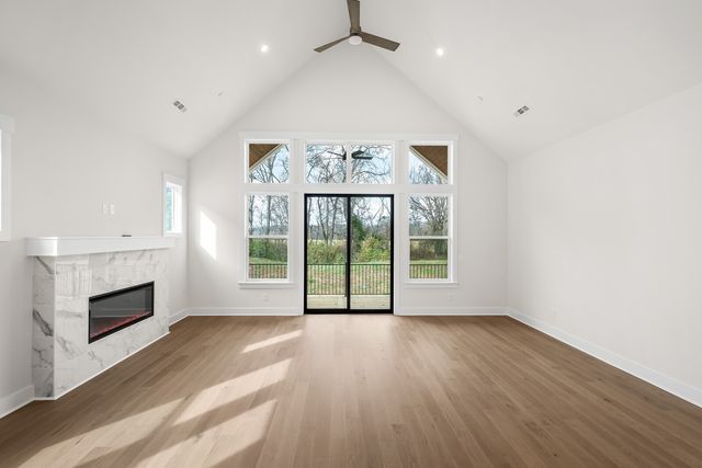 2060 Conductor Ln, Thompsons Station, TN 37179