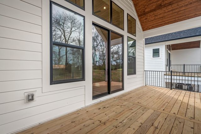 2060 Conductor Ln, Thompsons Station, TN 37179