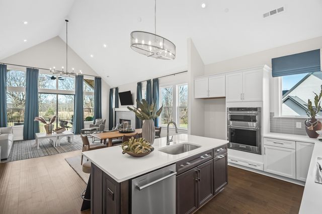 2060 Conductor Ln, Thompsons Station, TN 37179