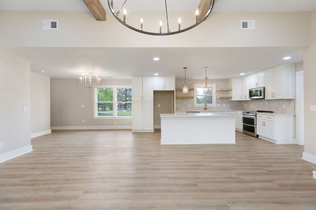 2194 Hampshire Pike, Columbia, TN 38401