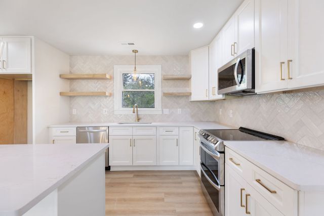 2194 Hampshire Pike, Columbia, TN 38401