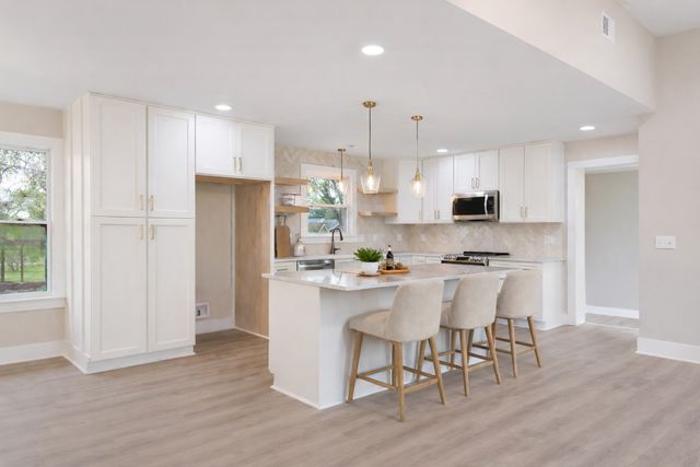 2194 Hampshire Pike, Columbia, TN 38401