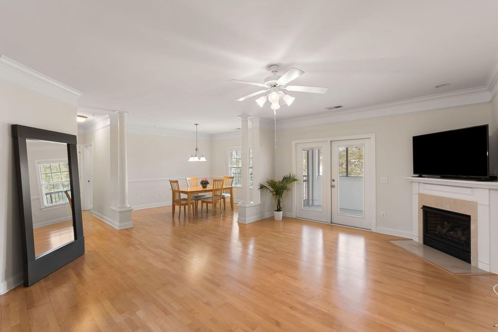 Image 3 of property listing at 1025 Riverland Woods Place 818, Charleston, SC 29412