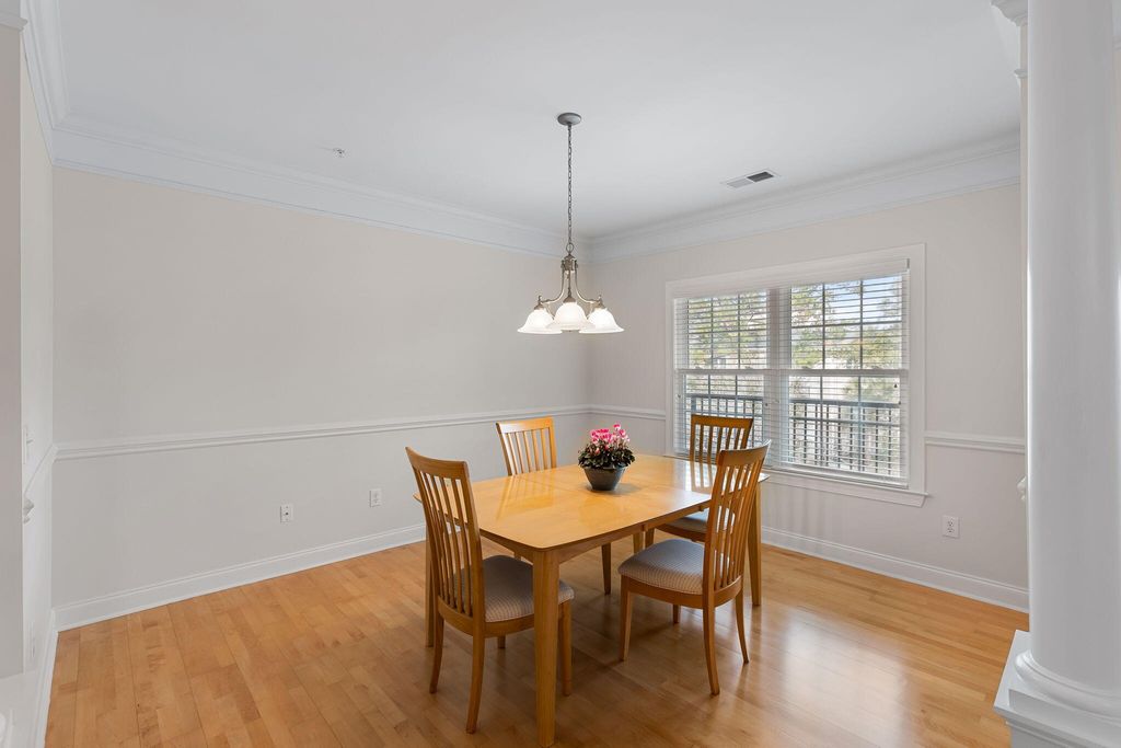 Image 7 of property listing at 1025 Riverland Woods Place 818, Charleston, SC 29412