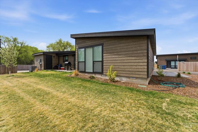 362 W London St, Middleton, ID 83644