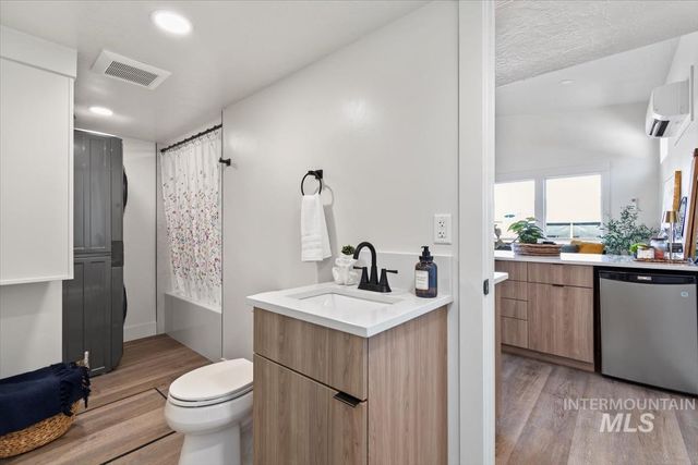 362 W London St, Middleton, ID 83644