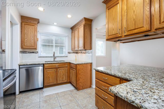 420 S Manitou Avenue, Clawson, MI 48017
