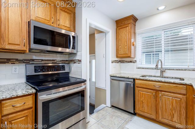420 S Manitou Avenue, Clawson, MI 48017