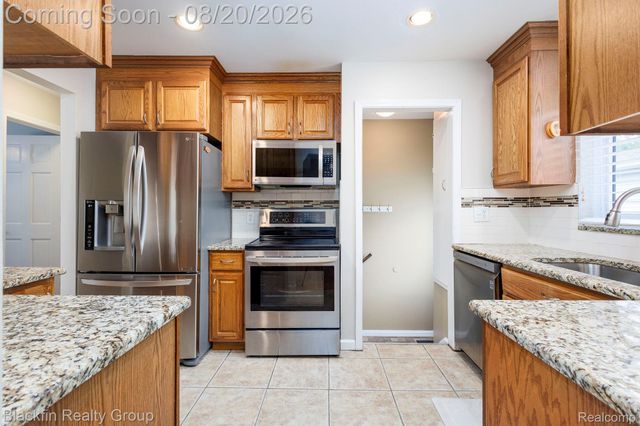 420 S Manitou Avenue, Clawson, MI 48017
